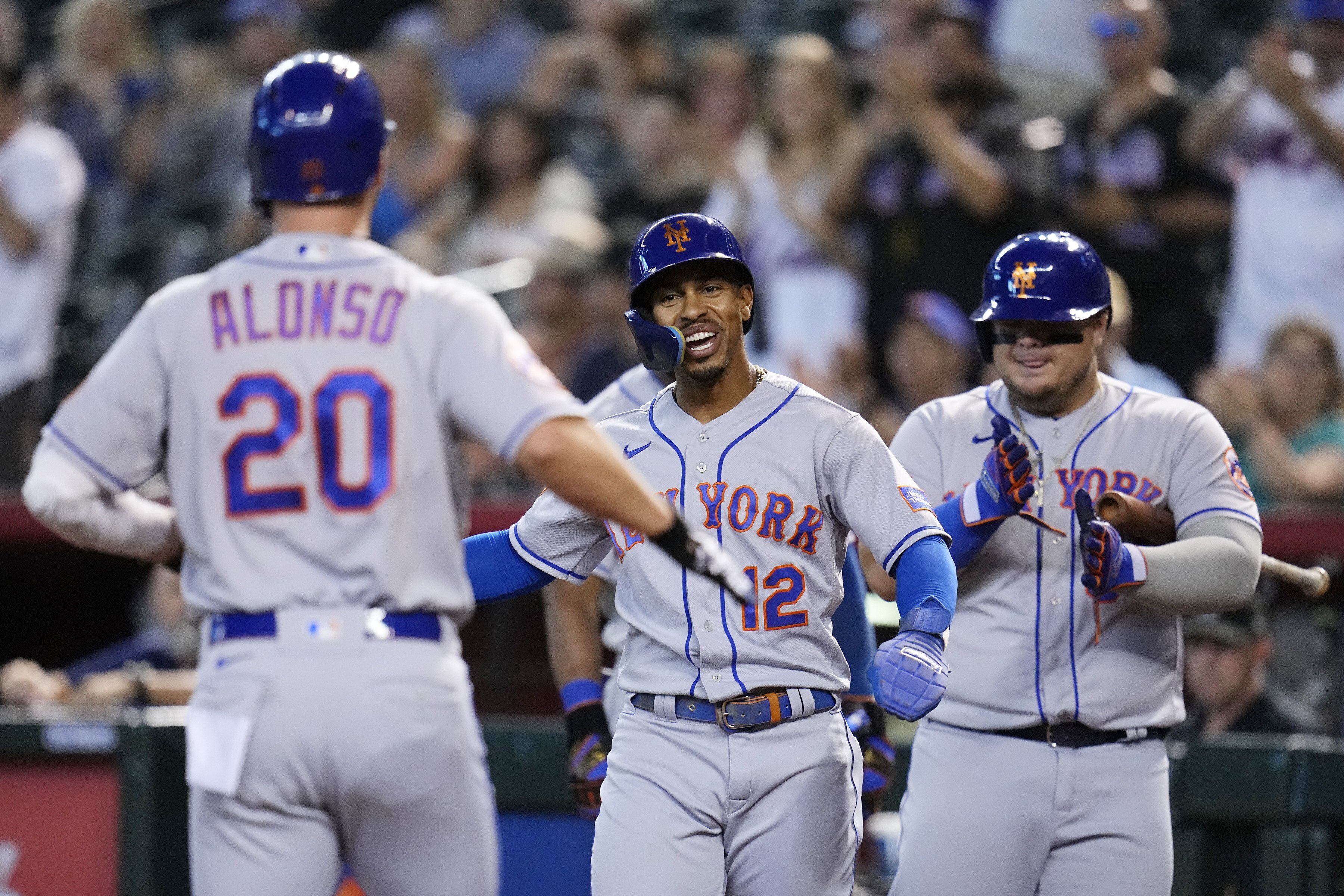 Mets vencen 7-5 a los Padres con doble de McNeil en la 10ma